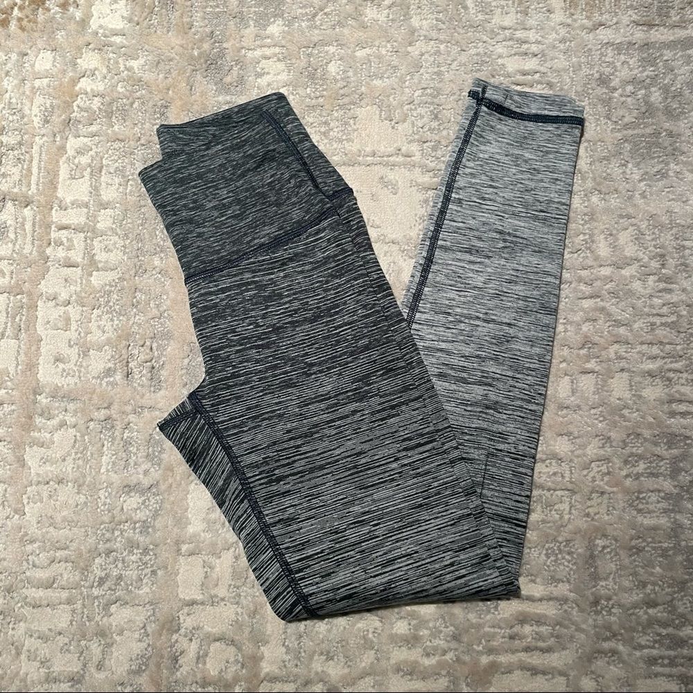 🚨 3 for $25 - AERIE Offline the Hugger High Waisted Ombre Legging - Picture 1 of 8